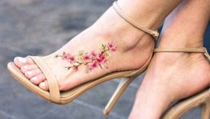 Tatuaje de sakura para niñas
