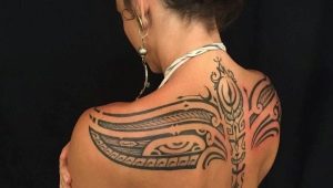 Tatuaje al estilo de la Polinesia.