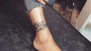 Tattoo in the form of a bracelet on the leg: meaning and sketches
