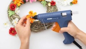 Choosing a glue gun for needlework