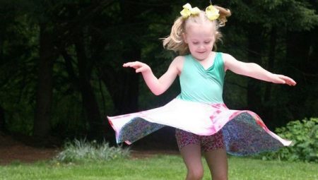 Jak uszyć spódniczkę przeciwsłoneczną dla dziewczynki i w co się z nią ubrać?
