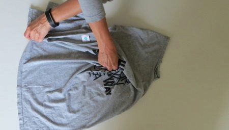Cara cepat melipat t-shirt