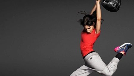 celana olahraga Nike