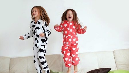 Sıcak çocuk pijamaları