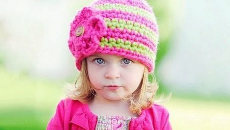 Cappelli lavorati a maglia per ragazze