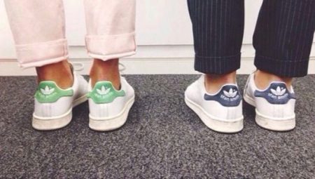 حذاء رياضي أبيض من Adidas