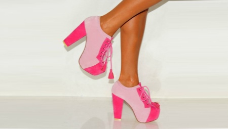 أحذية الكاحل الوردي