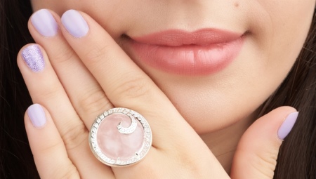 Prsten od ružičastog kvarca