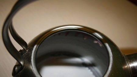 Как да почистите чайник от неръждаема стомана отвън и отвътре?