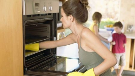 Wie reinige ich den Ofen von Fett und anderen Verunreinigungen?