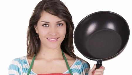 How to clean a frying pan from carbon deposits at home?