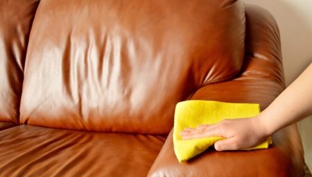 ¿Cómo limpiar un asa de un sofá de cuero?
