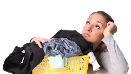 Bagaimana cara membersihkan pakaian dari busa poliuretan?