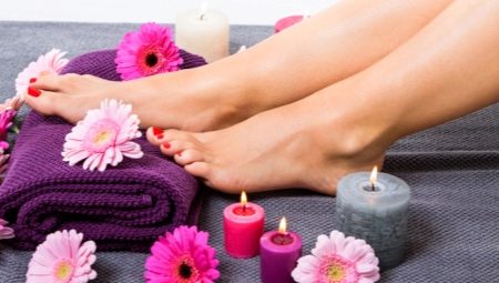 Come prendersi cura adeguatamente dei propri piedi e quali prodotti utilizzare?