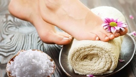 Solné koupele pro nohy: výhody a škody, rady k přípravě a použití