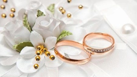 Ką padovanoti auksinėms vestuvėms?