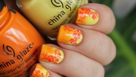 Kamangha-manghang dilaw-orange na manicure