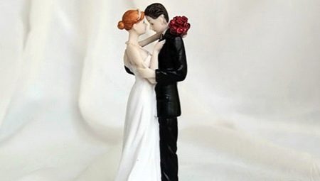 Patung kek perkahwinan - hiasan kek asli dan individu untuk pengantin baru