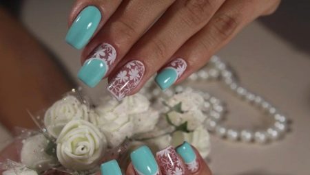 Come decorare magnificamente le tue unghie in blu e bianco?