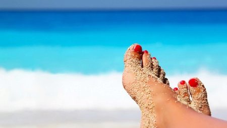 Làm thế nào để chăm sóc móng chân cho một kỳ nghỉ bên bờ biển?