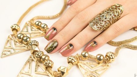 Manikur dengan unsur warna emas: ciri hiasan dan trend fesyen