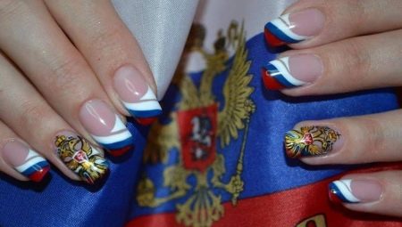 Manikura z zastavo Rusije - oblikovalske ideje za prave domoljube