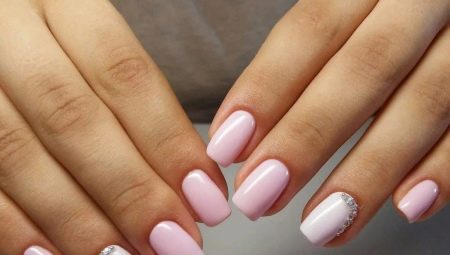 Delikatny różowy manicure – ucieleśnienie kobiecości i uroku