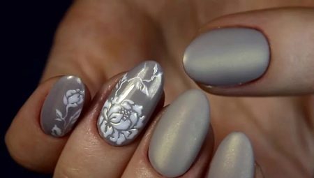 Nieuwigheden en ideeën voor manicure-ontwerp in grijstinten