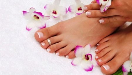 Review of popular pedicure shades and spectacular color schemes