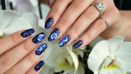 Orchideeën op nagels: manicure-ideeën en modetrends