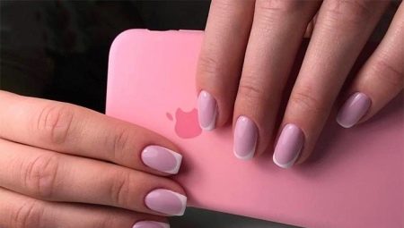 Roze jasje op nagels: veelzijdigheid en verfijning