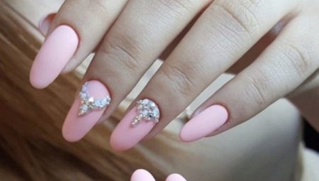 Pink manicure na may mga rhinestones: sparkle at pagkababae