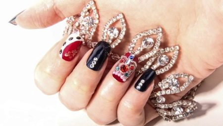Ideas de manicura de corona de diamantes de imitación con estilo