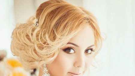 Acconciature da sposa per capelli corti: opzioni per lo styling e accessori per loro
