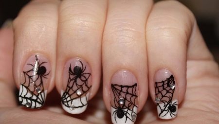 Stylish spider manicure design options