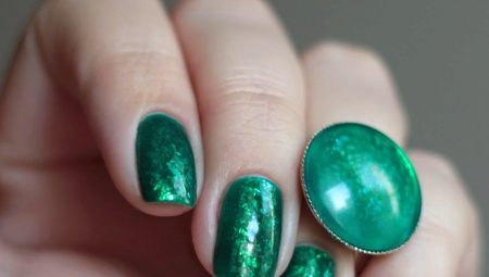 Green manicure: mga uso sa fashion at mga tip mula sa mga stylist