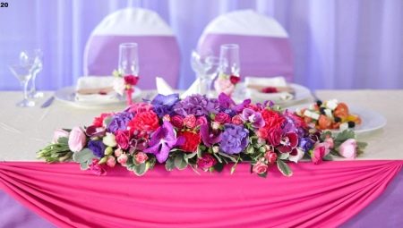 Blomsterarrangement på et bryllupsbord: funksjoner, tips for dekorasjon og plassering