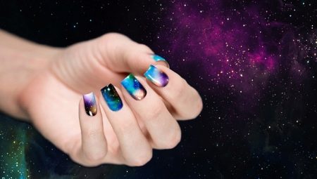 Disenyo ng manicure ng estilo ng Cosmos