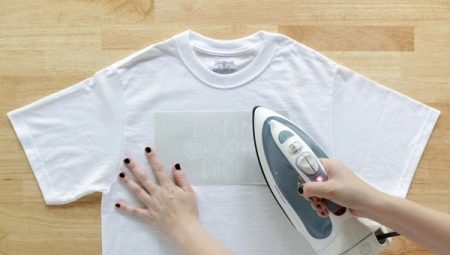 Come stirare correttamente una maglietta?