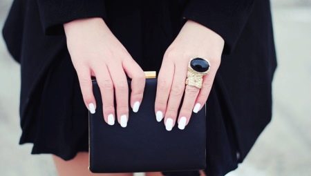 Jak wybrać odpowiedni manicure do czarnej sukienki?