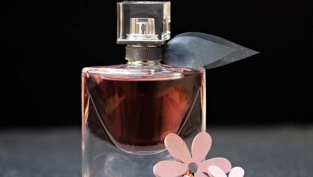 Ako si vyrobiť parfum z esenciálnych olejov doma?