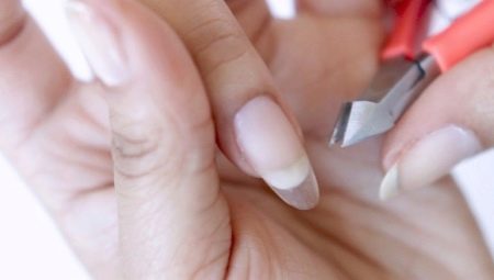 Hur tar man bort förlängda naglar hemma?
