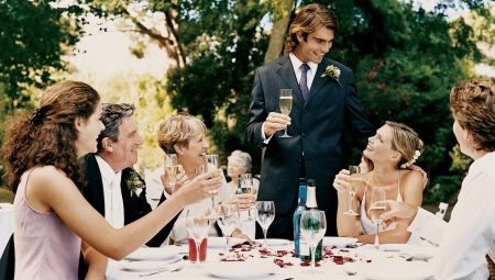 Hur uttrycker man tacksamhet till släktingar på ett bröllop?