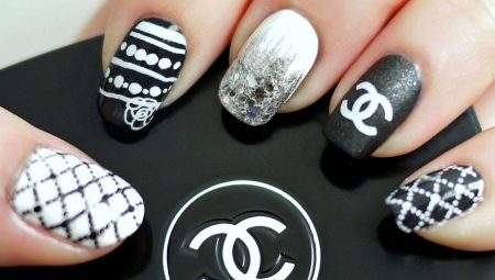 Manicure i Chanel-stil
