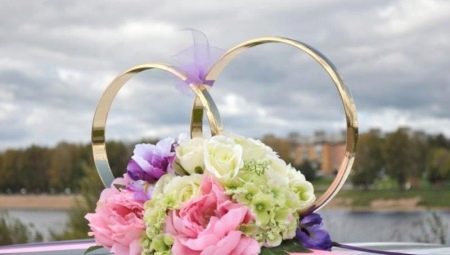 Hacer anillos en un automóvil para una boda, su creación e instalación.