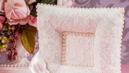 Almohadas para anillos de boda: ideas de diseño y sutilezas de fabricación.