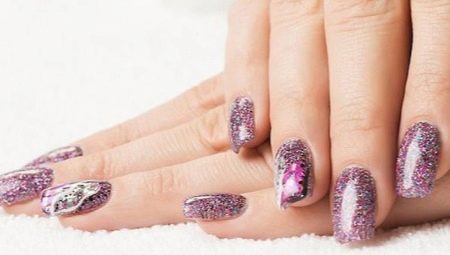 Aanbevelingen voor het gebruik van glitter voor nagels en voorbeelden van manicure-ontwerpen