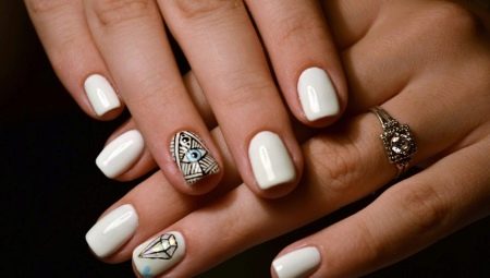 Design per manicure bianco per unghie corte
