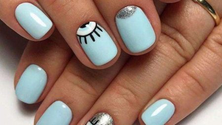 Ideas de manicura azul para uñas cortas.
