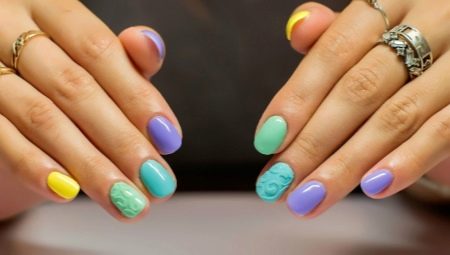 Interessante ideeën voor heldere manicure voor korte nagels